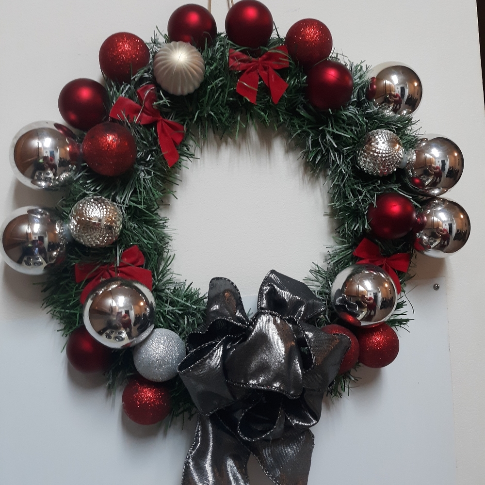 18" Christmas Wreath. Ready to hang and admire.